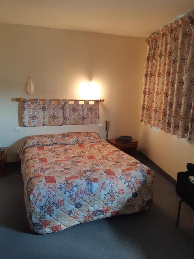 Hotel Les Forges Noyal-sur-Vilaine Bagian luar foto
