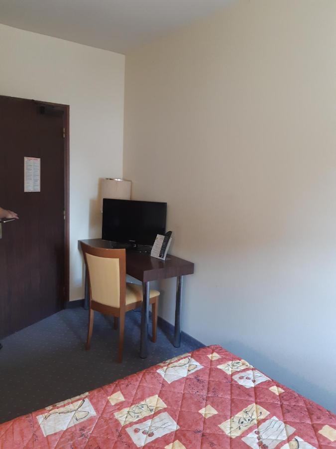 Hotel Les Forges Noyal-sur-Vilaine Bagian luar foto