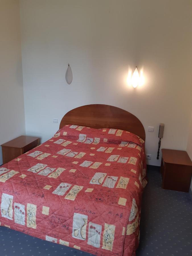 Hotel Les Forges Noyal-sur-Vilaine Bagian luar foto