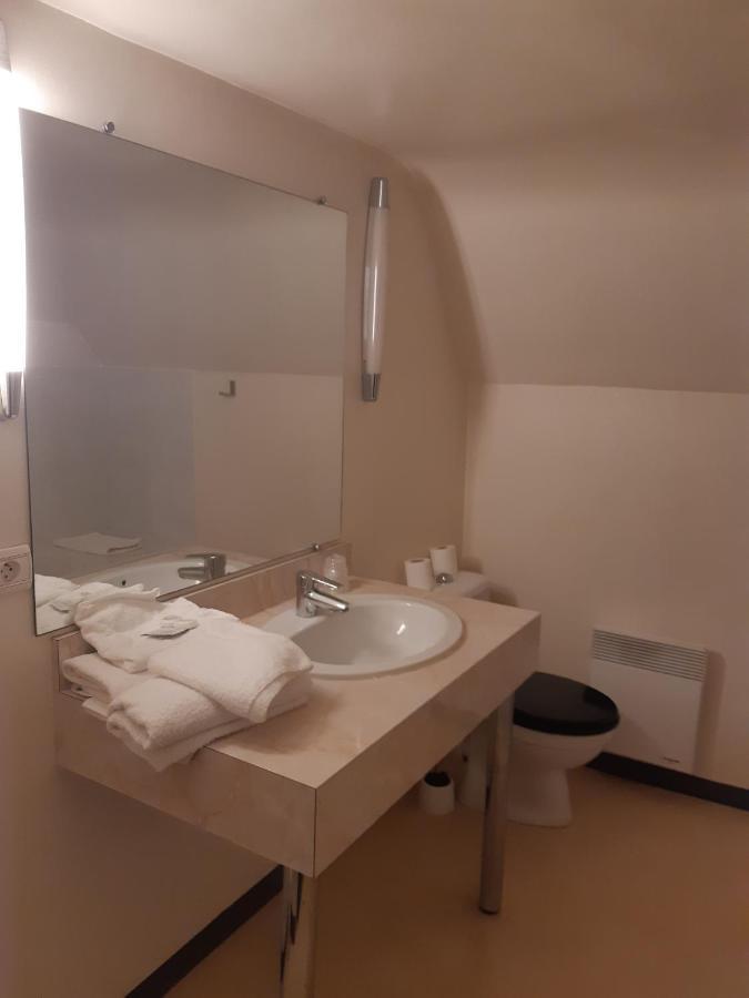 Hotel Les Forges Noyal-sur-Vilaine Bagian luar foto