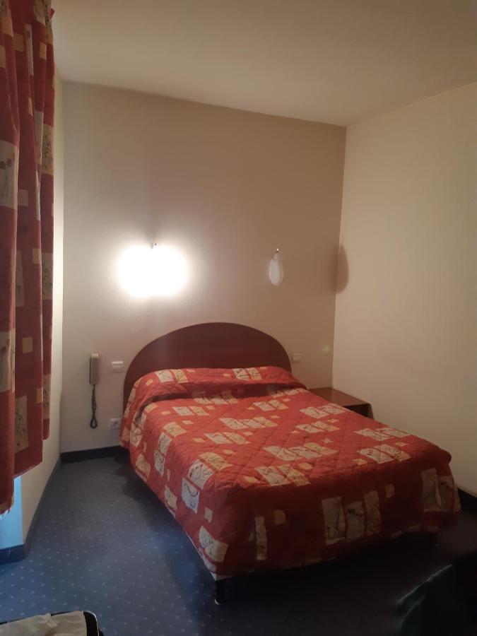 Hotel Les Forges Noyal-sur-Vilaine Bagian luar foto