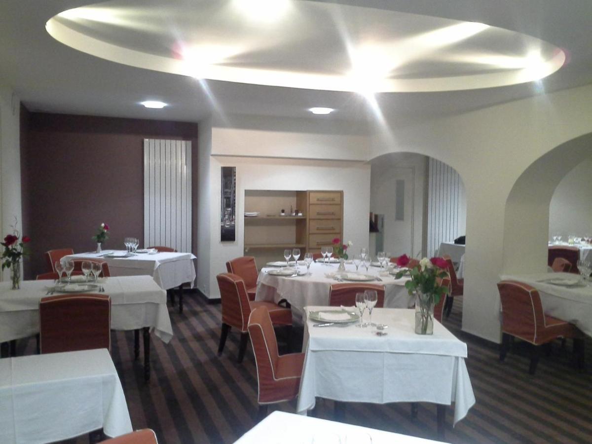 Hotel Les Forges Noyal-sur-Vilaine Ruang foto